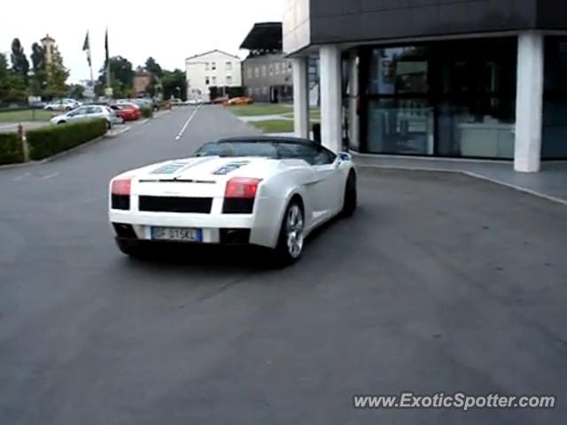 Lamborghini Gallardo spotted in Venice, Italy