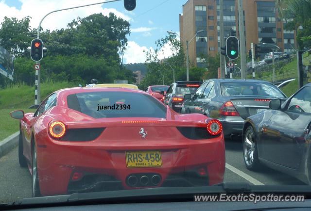 Ferrari 458 Italia spotted in Medellín, Colombia
