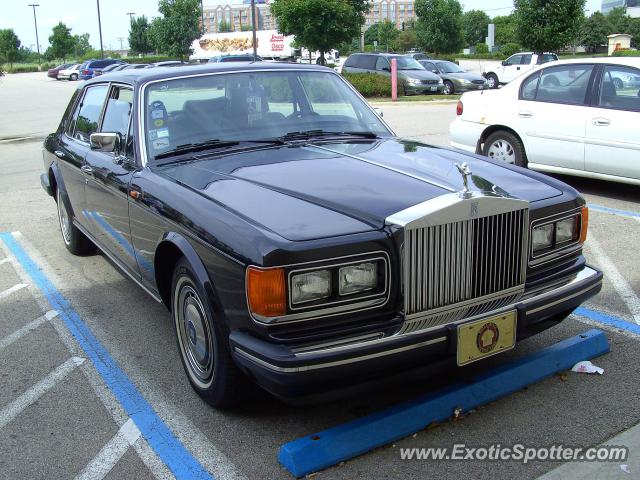 Rolls Royce Silver Spirit spotted in Downers Grove, Illinois