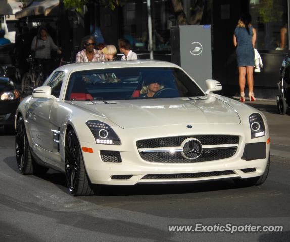 Mercedes SLS AMG spotted in Toronto, Canada