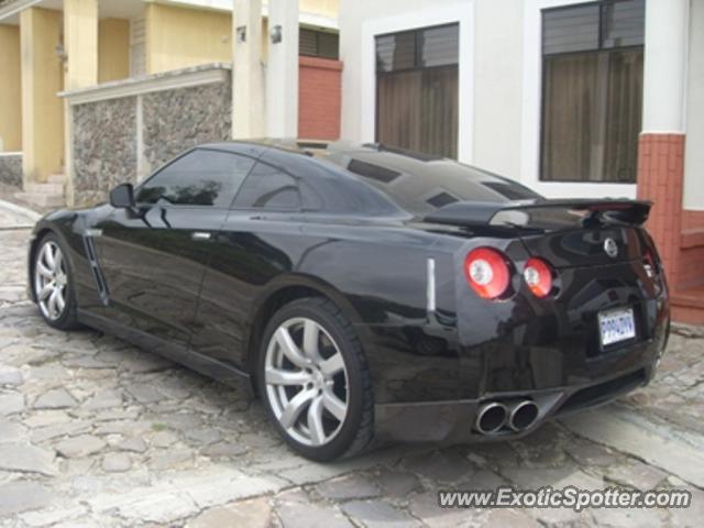 Nissan Skyline spotted in Guatemala City, Guatemala