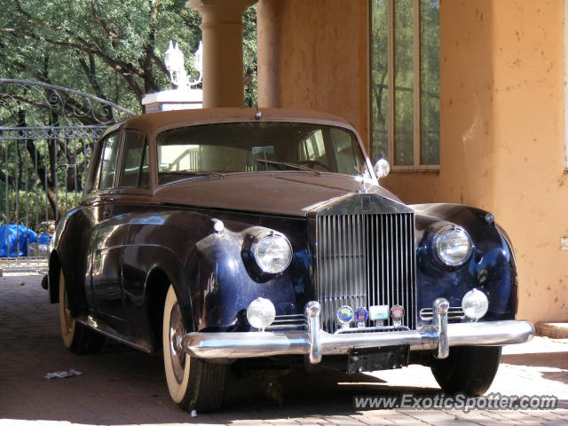 Rolls Royce Silver Cloud spotted in Tucson, Arizona