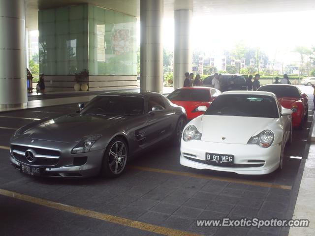 Mercedes SLS AMG spotted in Jakarta, Indonesia