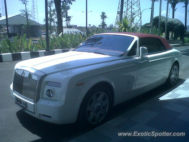 Rolls Royce Phantom spotted in Surabaya, Indonesia