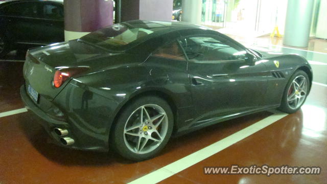 Ferrari California spotted in SHANGHAI, China