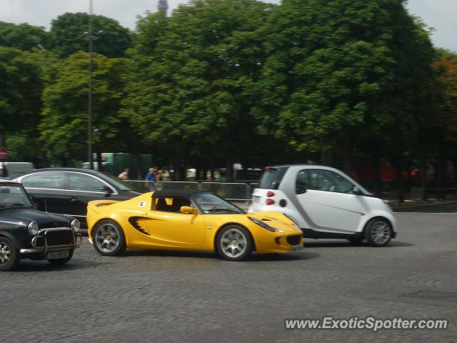 Lotus Elise spotted in Paris, France