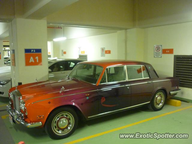 Rolls Royce Silver Shadow spotted in Abu Dhabi, United Arab Emirates