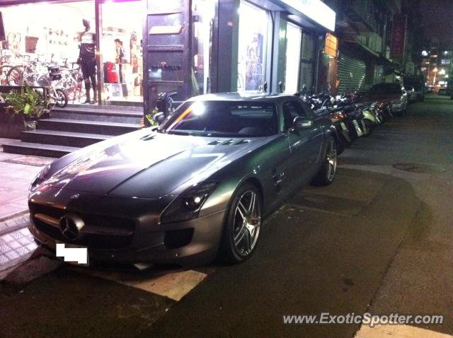 Mercedes SLS AMG spotted in Taipei, Taiwan