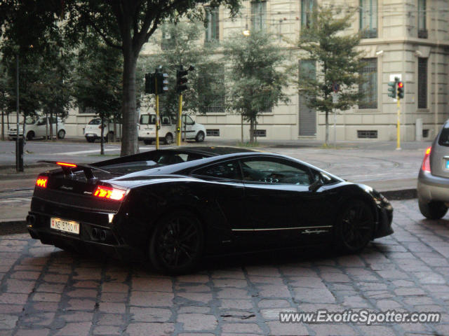 Lamborghini Gallardo spotted in M I L A N O, Italy