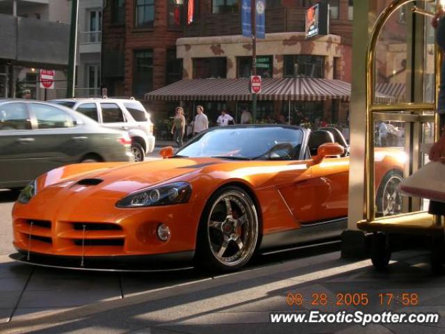 Dodge Viper spotted in Chicago, Illinois