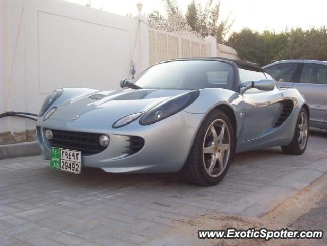 Lotus Elise spotted in Abu dhabi, United Arab Emirates