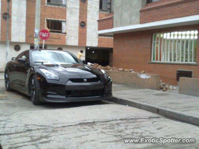 Nissan Skyline spotted in Bogota-Colombia, Colombia