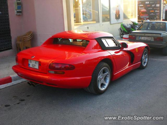 Dodge Viper spotted in Istanbul, Turkey