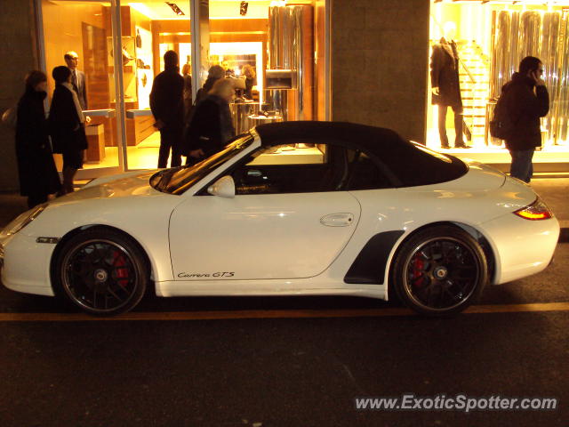 Porsche 911 spotted in Milan, Italy