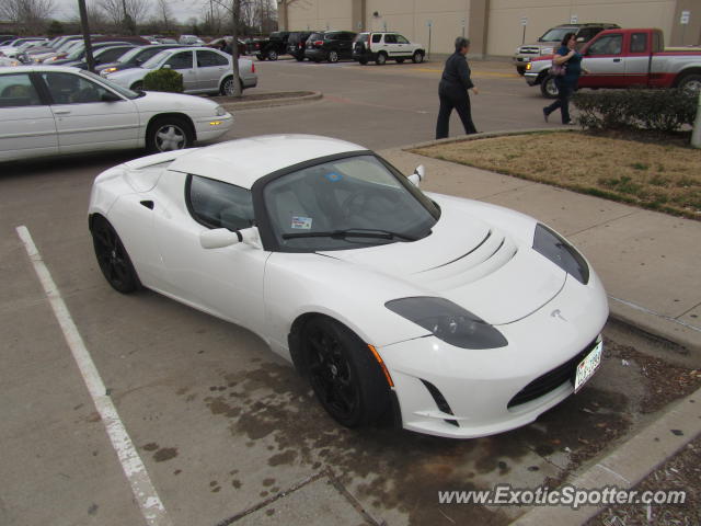 Tesla Roadster spotted in Dallas, Texas