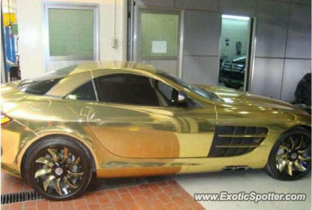 Mercedes SLR spotted in Abu Dhabi, United Arab Emirates