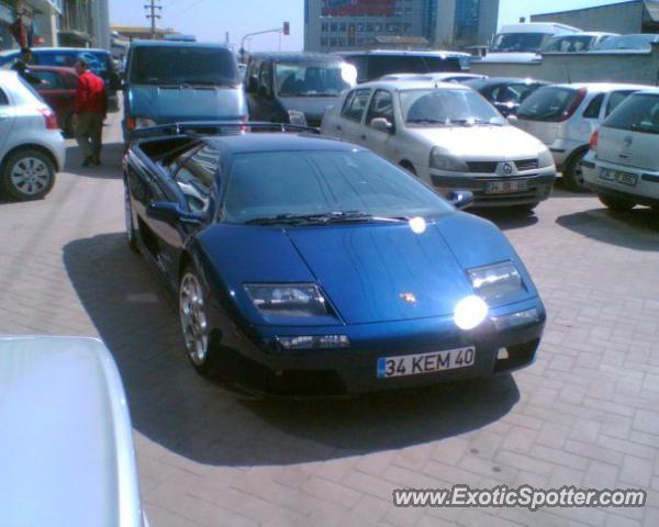 Lamborghini Diablo spotted in Istanbul, Turkey