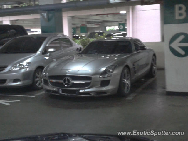 Mercedes SLS AMG spotted in Jakrta, Indonesia
