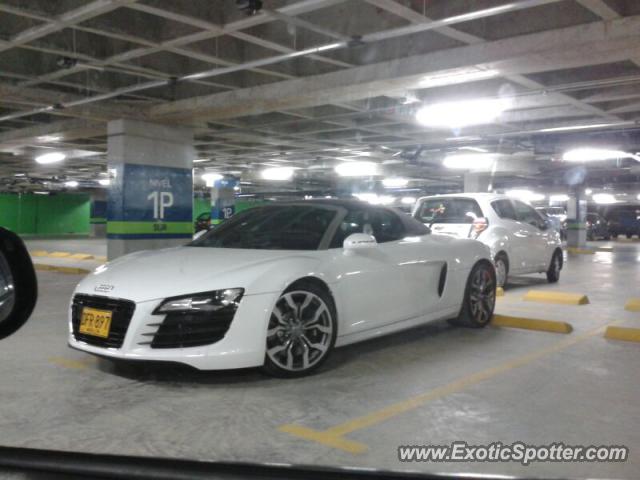 Audi R8 spotted in Medellín, Colombia