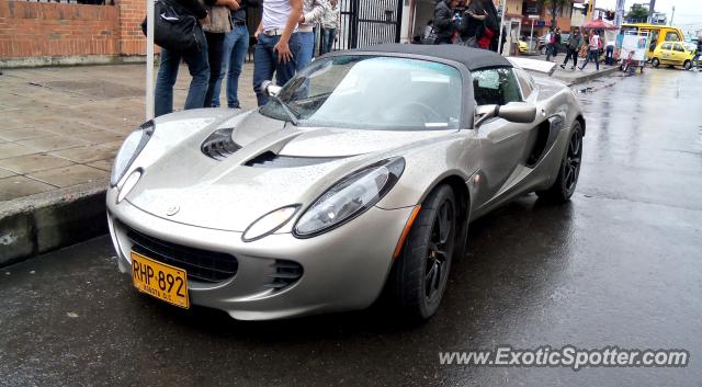 Lotus Elise spotted in Bogotá, Colombia