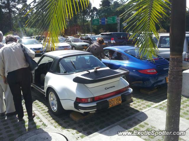 Porsche 911 spotted in Medellín, Colombia