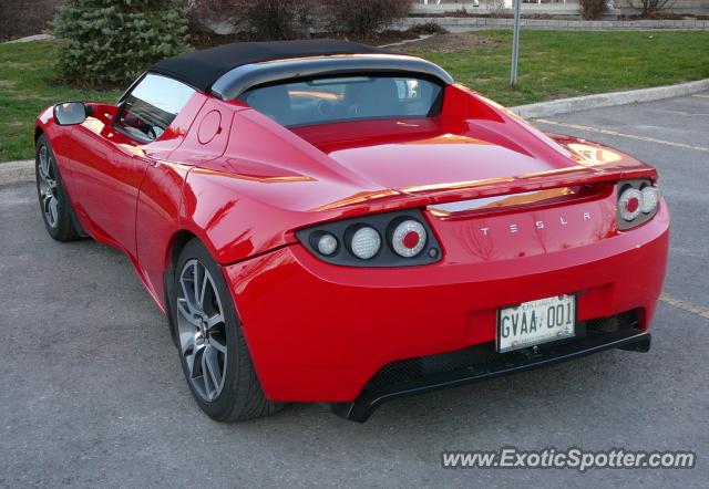 Tesla Roadster spotted in Ottawa, Canada