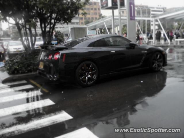 Nissan Skyline spotted in Bogota-Colombia., Colombia