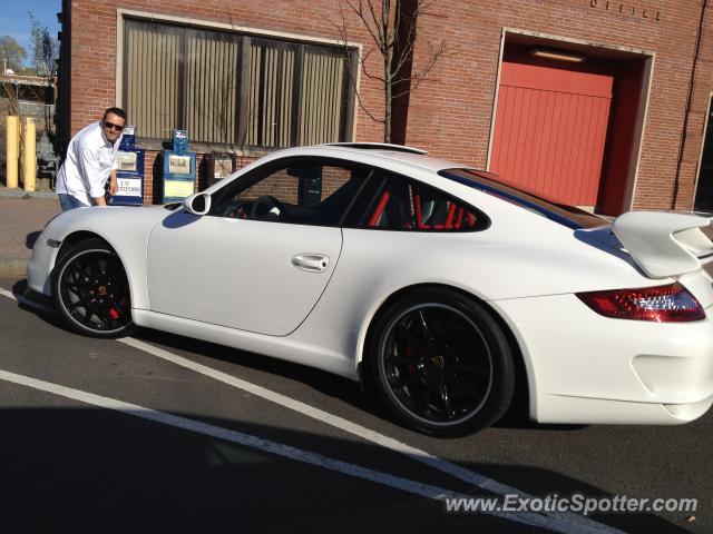 Porsche 911 GT3 spotted in West Hartford, Connecticut