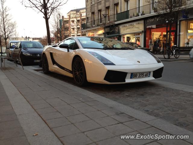 Lamborghini Gallardo spotted in Valenciennes, France