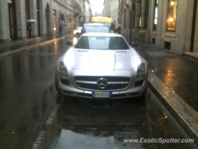 Mercedes SLS AMG spotted in MILANO, Italy