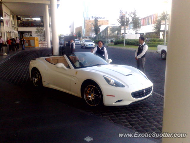 Ferrari California spotted in Guadalajara, Mexico