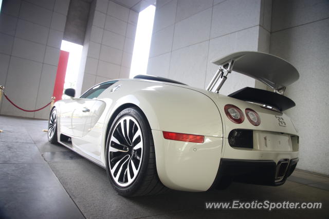 Bugatti Veyron spotted in Beijing, China