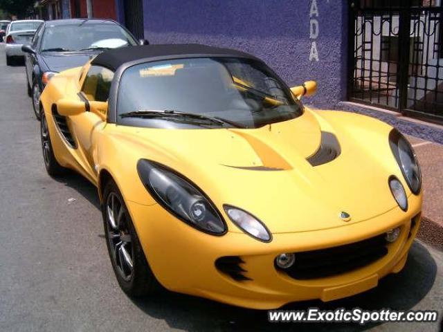 Lotus Elise spotted in Monterrey, Mexico