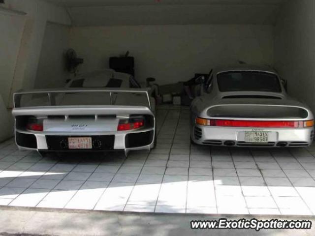 Porsche GT1 spotted in Dubai, United Arab Emirates
