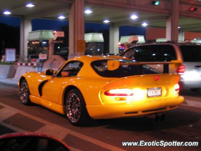 Dodge Viper spotted in Niagara falls, Canada