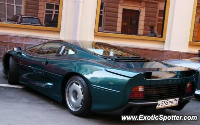 Jaguar XJ220 spotted in Moscow, Russia