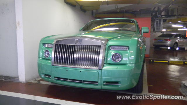 Rolls Royce Phantom spotted in SHANGHAI, China