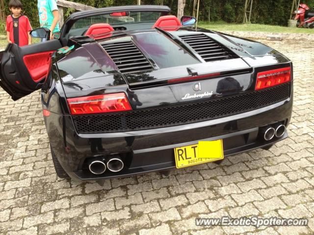 Lamborghini Gallardo spotted in Medellín, Colombia