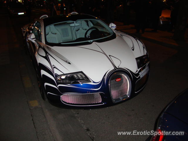 Bugatti Veyron spotted in Paris, France
