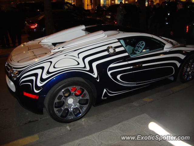 Bugatti Veyron spotted in Paris, France