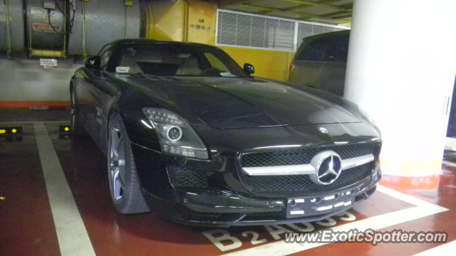 Mercedes SLS AMG spotted in SHANGHAI, China