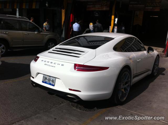 Porsche 911 spotted in Mexico city, Mexico