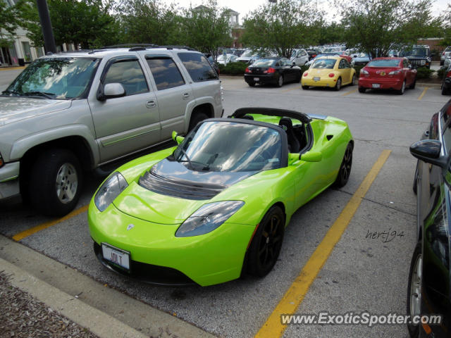 Tesla Roadster spotted in Deer Park, Illinois