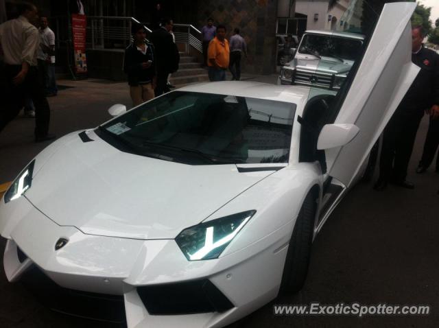 Lamborghini Aventador spotted in Mexico City, Mexico