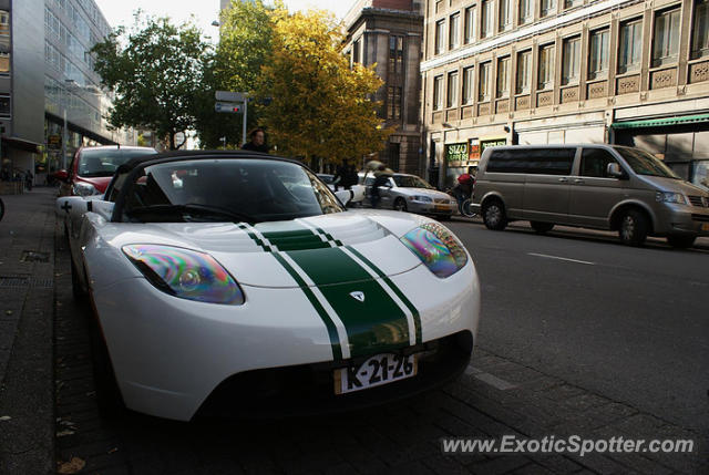 Tesla Roadster spotted in Rotterdam, Netherlands