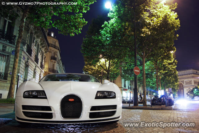 Bugatti Veyron spotted in Paris, France