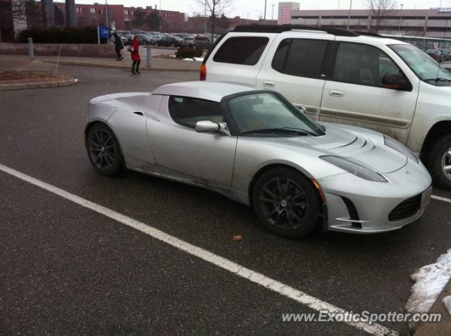 Tesla Roadster spotted in Markham, Canada