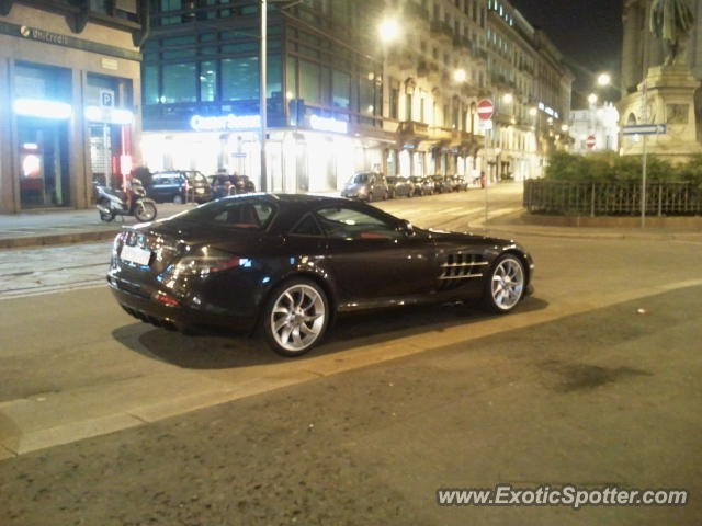 Mercedes SLR spotted in Milano, Italy