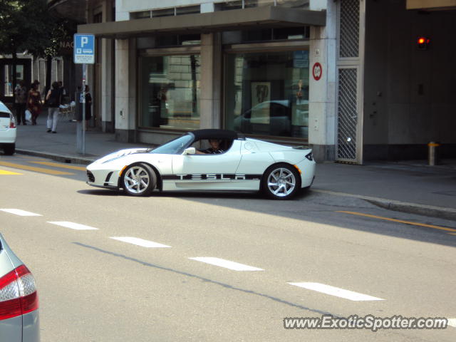 Tesla Roadster spotted in Zurich, Switzerland