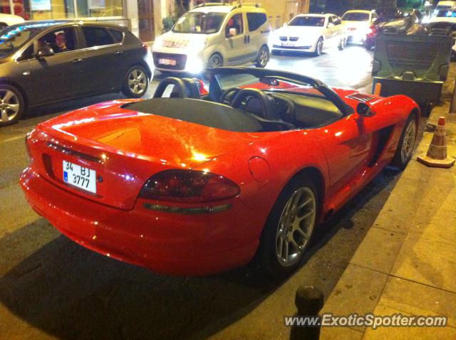 Dodge Viper spotted in Istanbul, Turkey